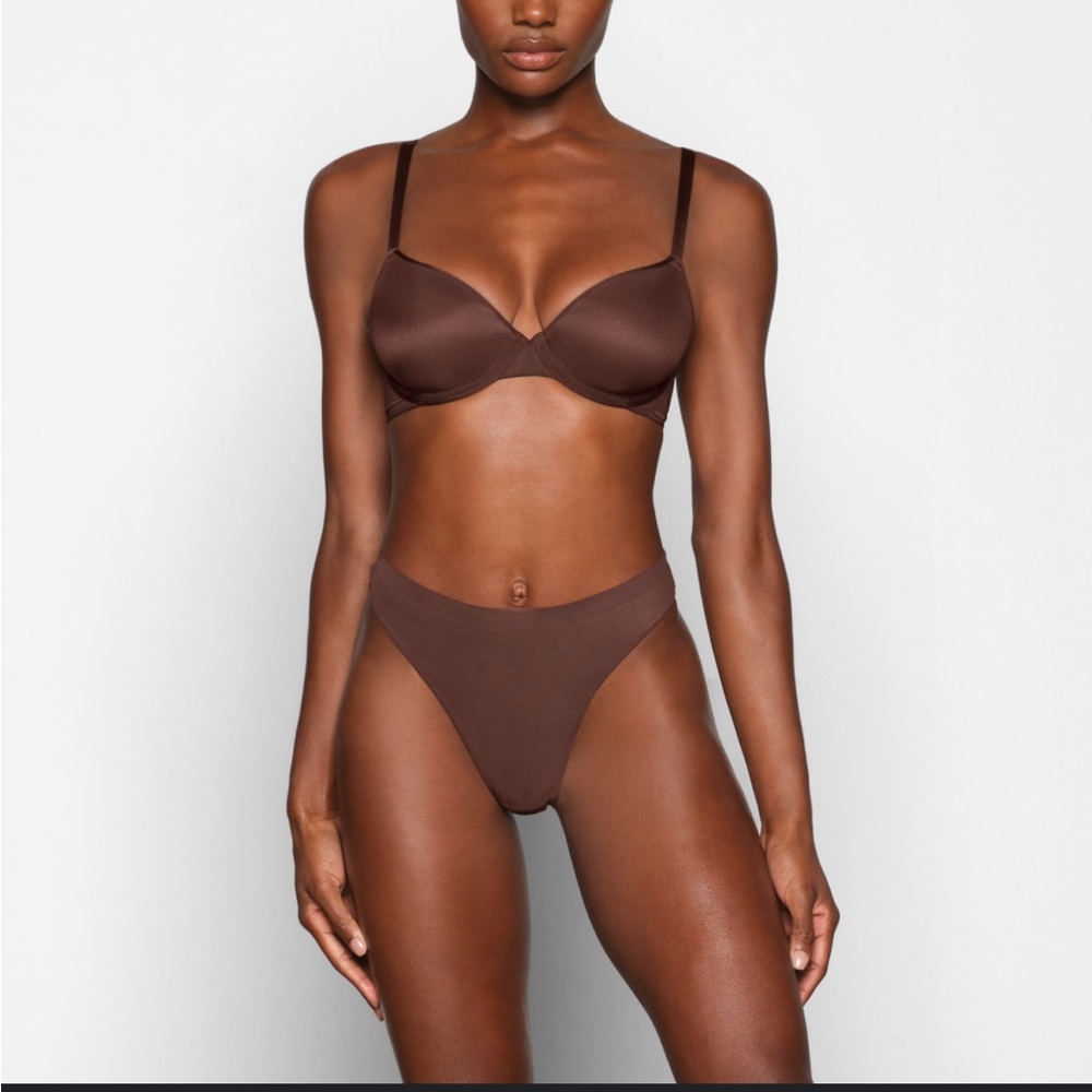 SKIMS‎ Weightless Demi Bra 42D Cocoa NWT – Rare & Discontinued